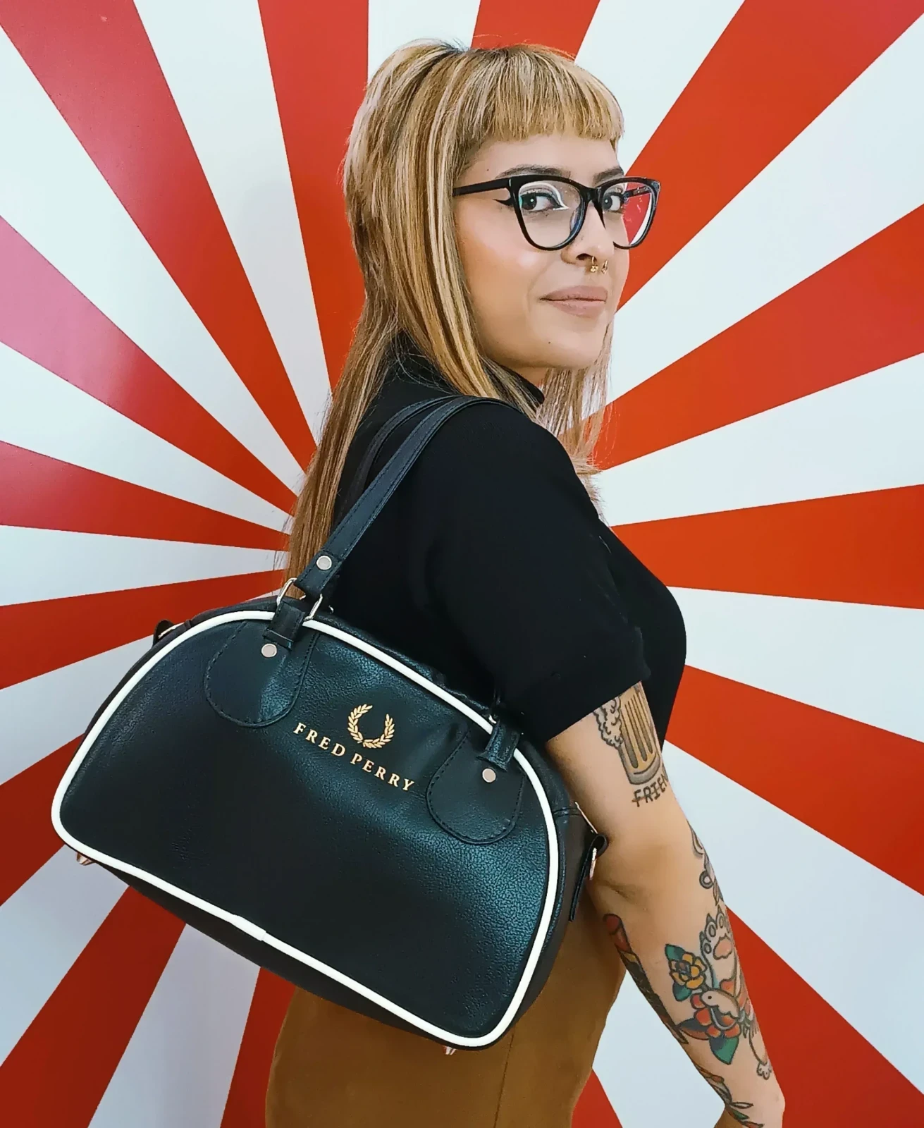 Bolso media luna negro con blanco 