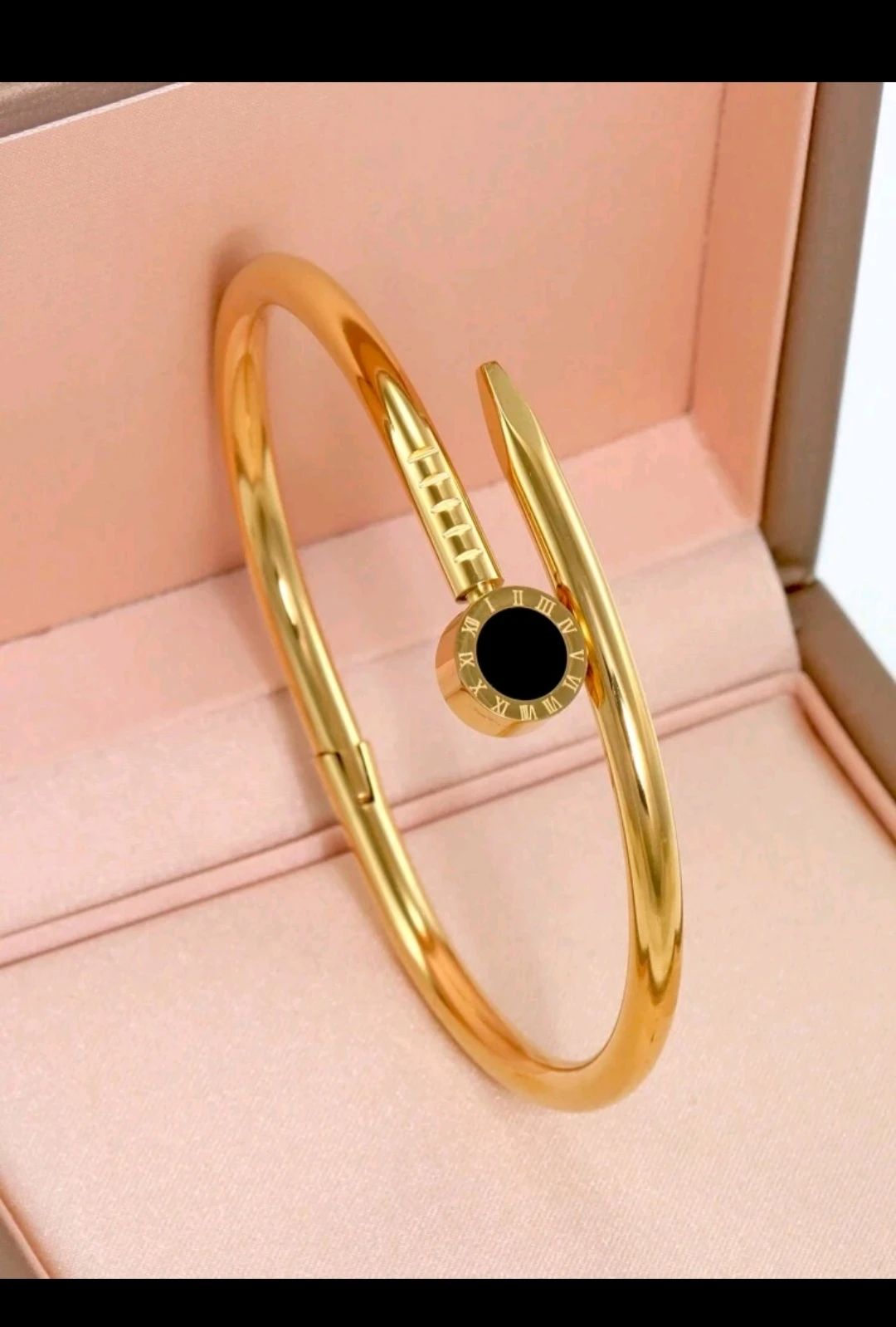 Brazalete con apertura de cuña clavo/ diseño en numero romanos 2
