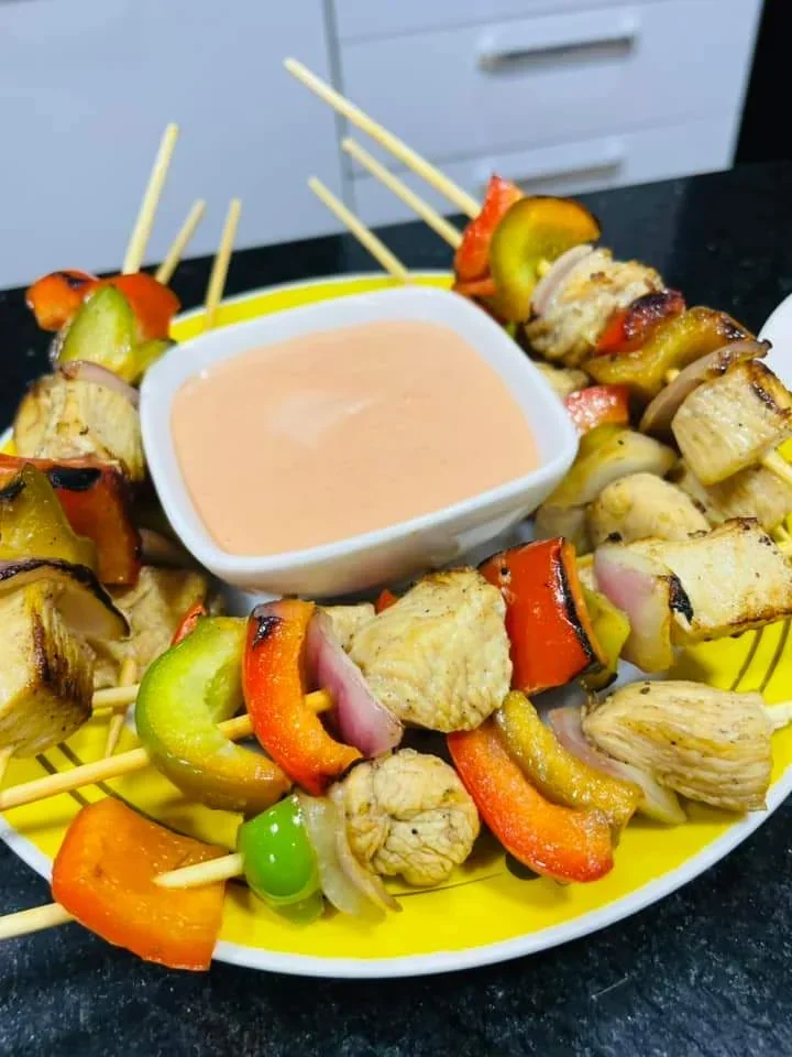 Mini brochetas de pollo