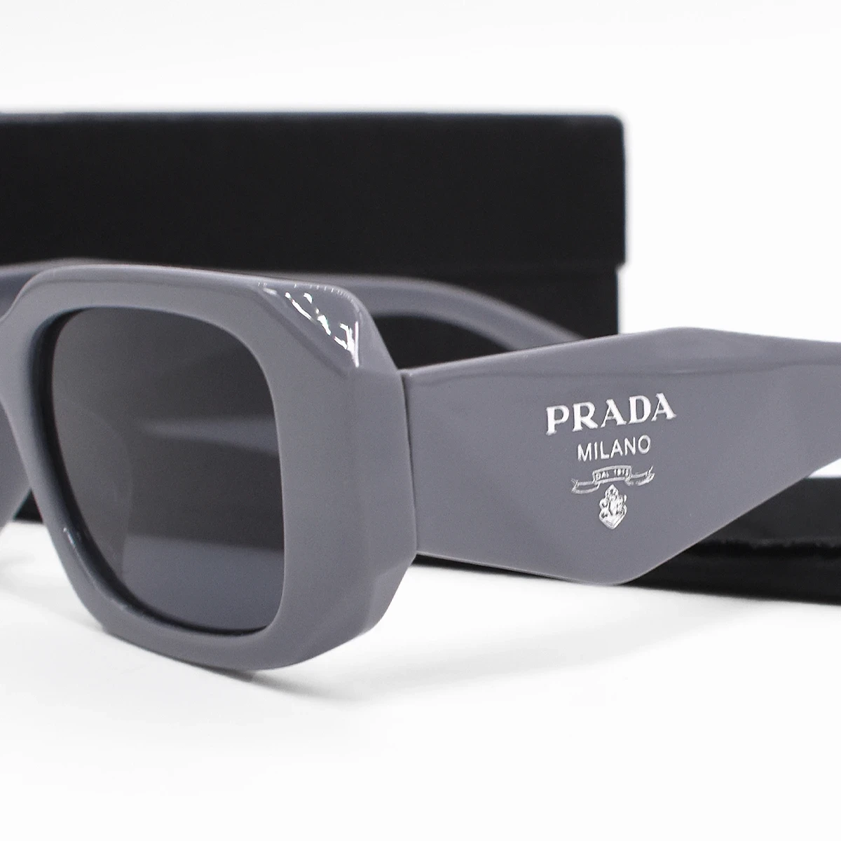 Lentes de Sol Prada gris 6