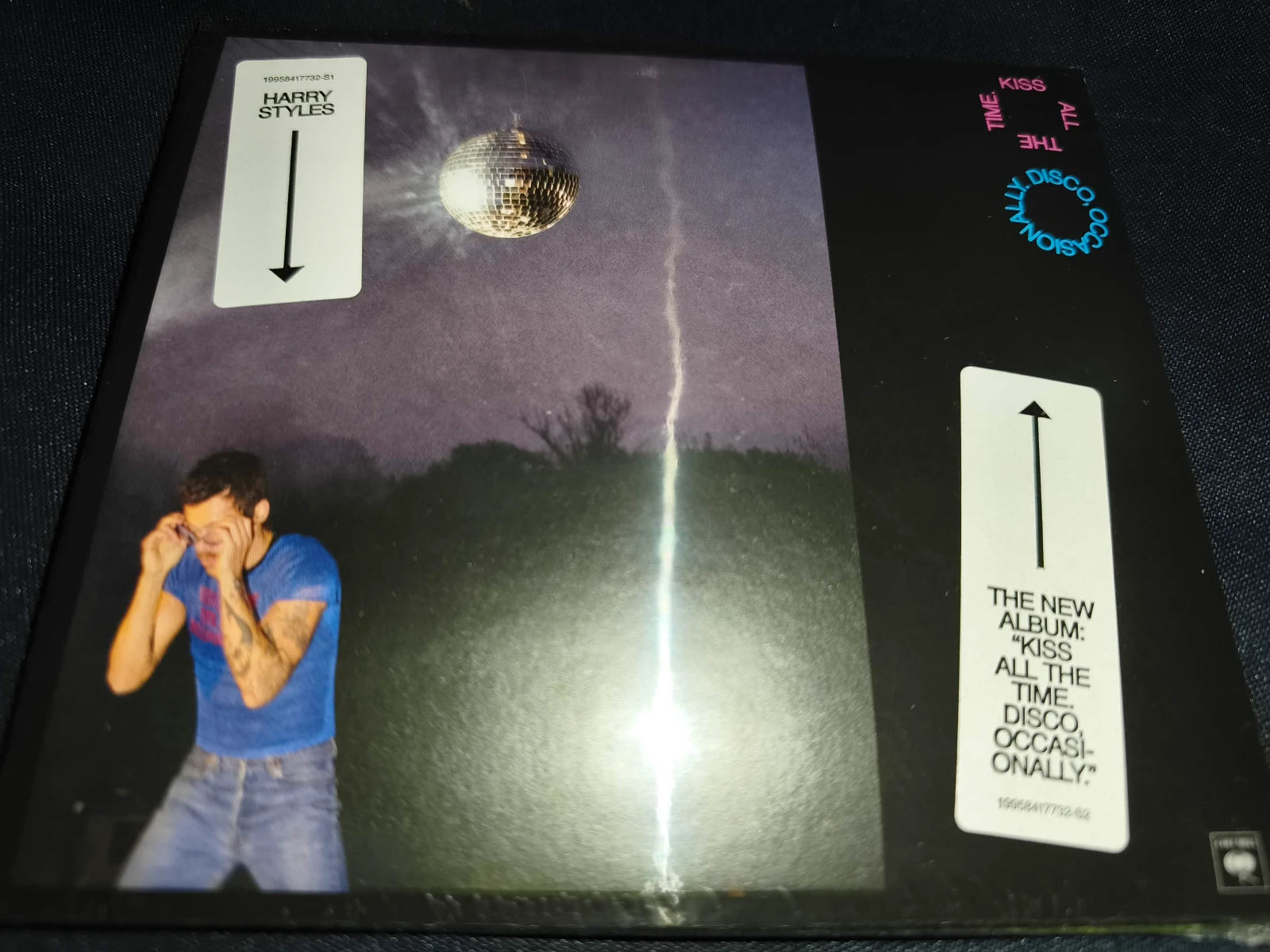 Harry Styles - Kiss All The Time. Disco, Occasionally (U.S.)