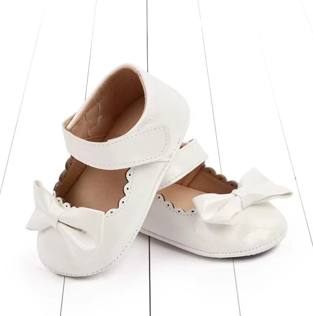 ZAPATITOS BLANCOS LAZOS