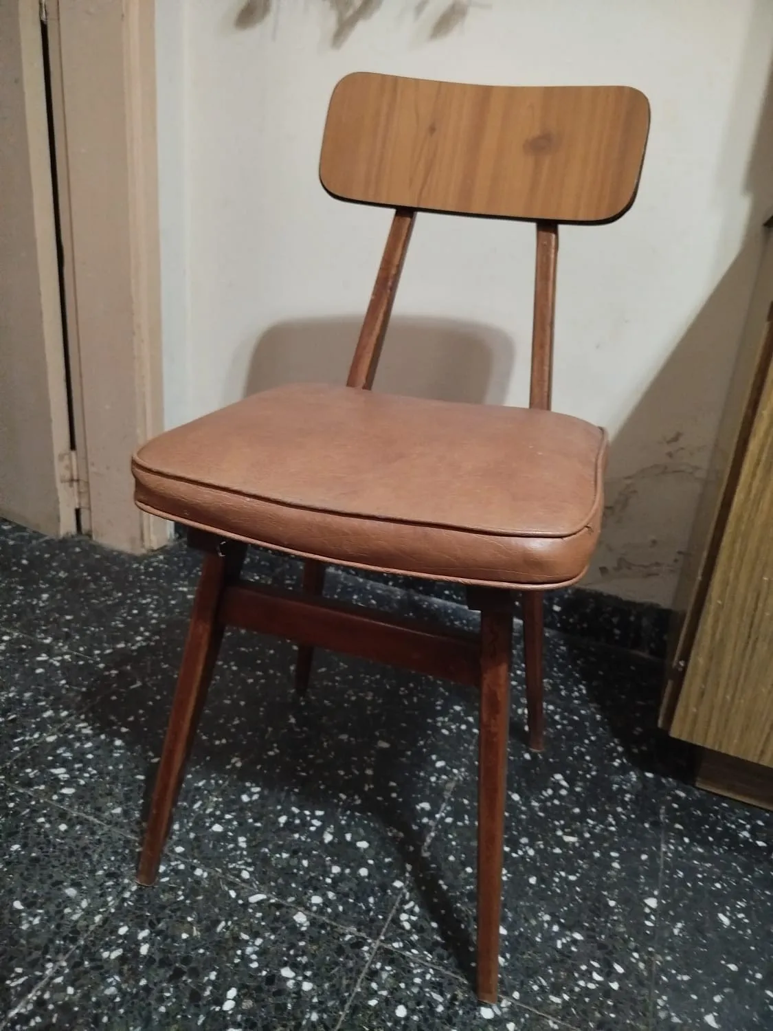 Mesa con 5 sillas 2