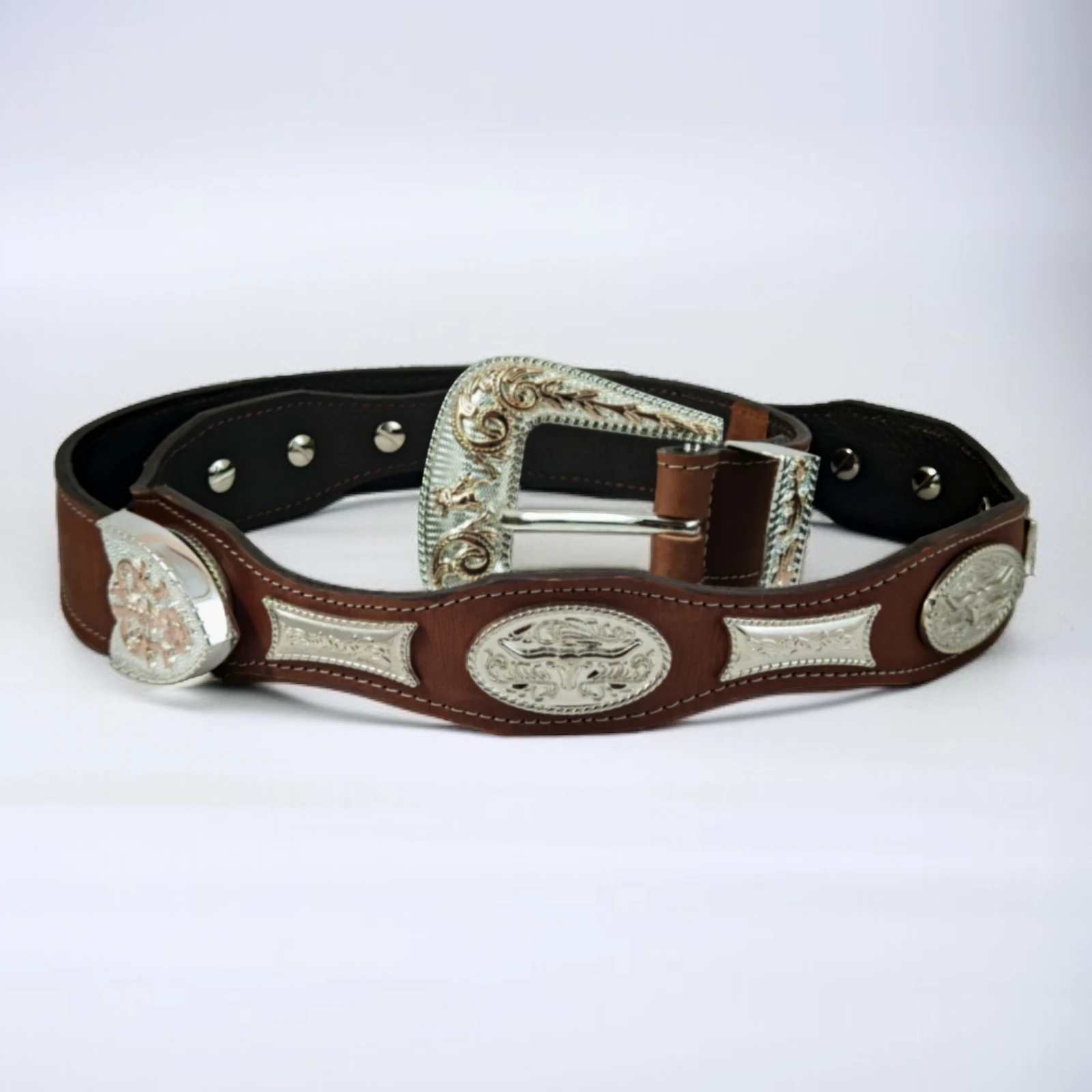 ENCHAPADA cuero crazy cafe hebilla vaquera y conchos metalicos 3