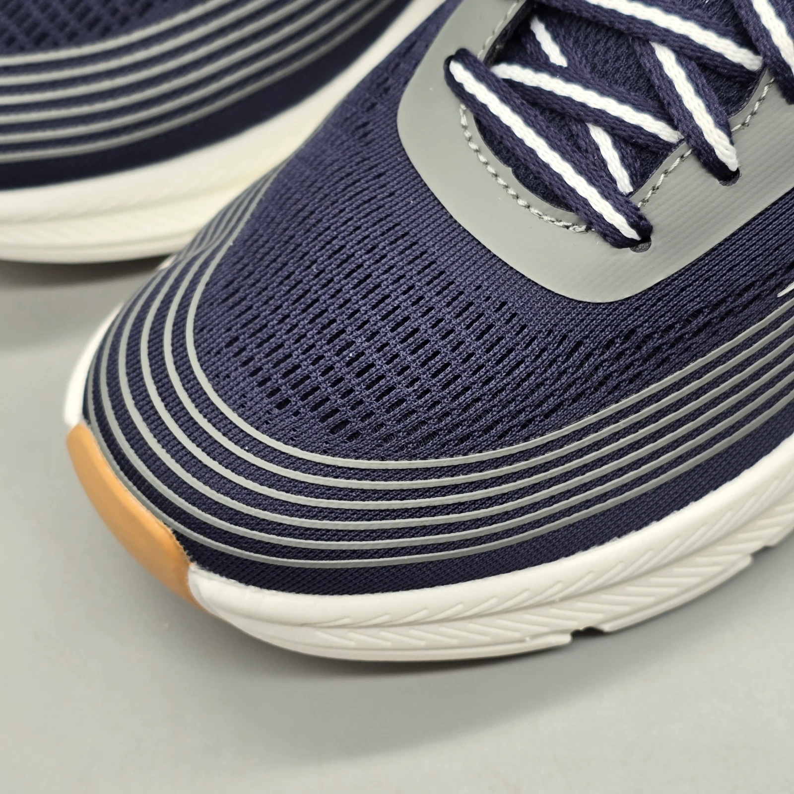 REEBOK ROAD STRIDER 4