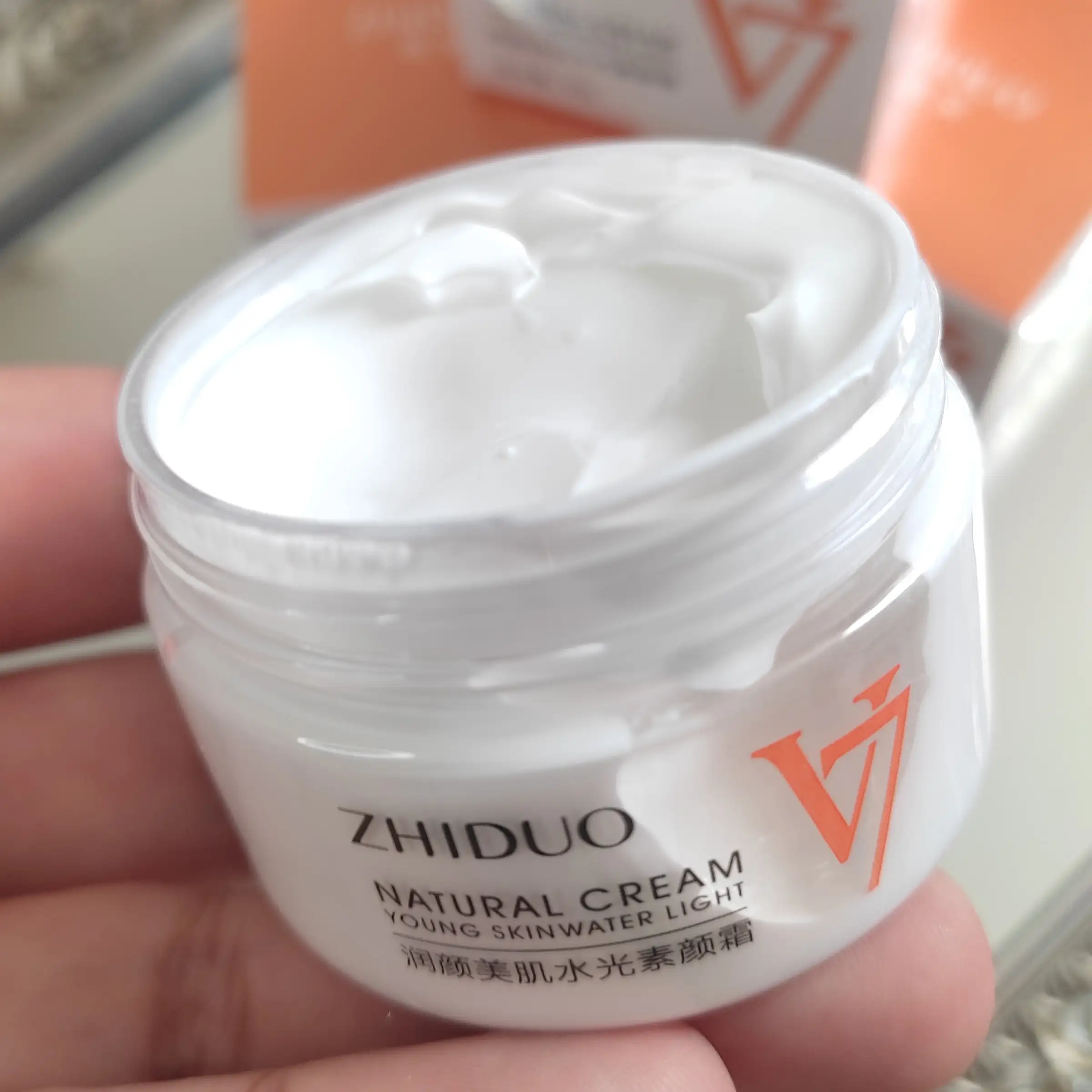 CREMA HIDRATANTE NATURAL V7 REJUVENECEDORA 40G.