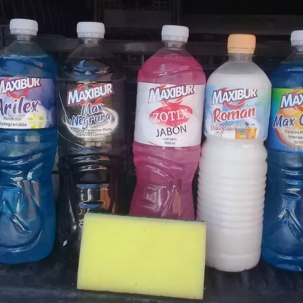 Promoción para lavar Ropa, 1 lt Arilex, 1 lt Max negrura, 1 lt Zotix, 1 lt Roman, 1 lt  Max colors y 1 fregon con espoja.