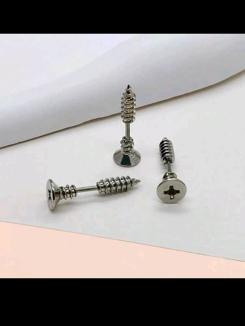 Aretes unisex/ Diseño de tornillo