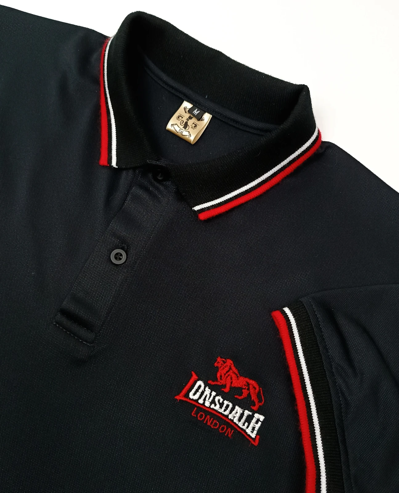 Camisa Polo  negra con rojo 