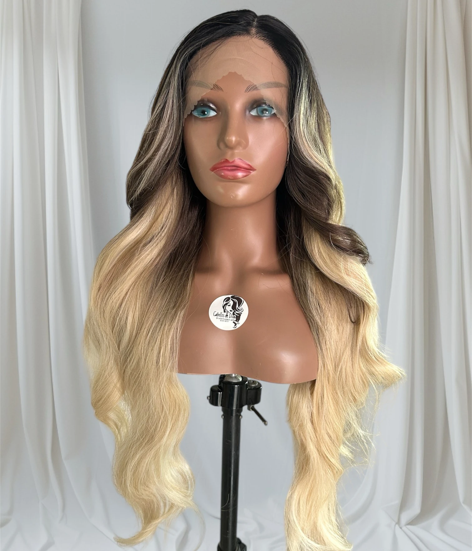 Peluca de encaje frontal de color marrón a rubio, peluca ondulada con raíces oscuras Wear and Go de 13 x 4 x 1 pulgadas, encaje en T de tres colores, degradado de 28 pulgadas, 4
