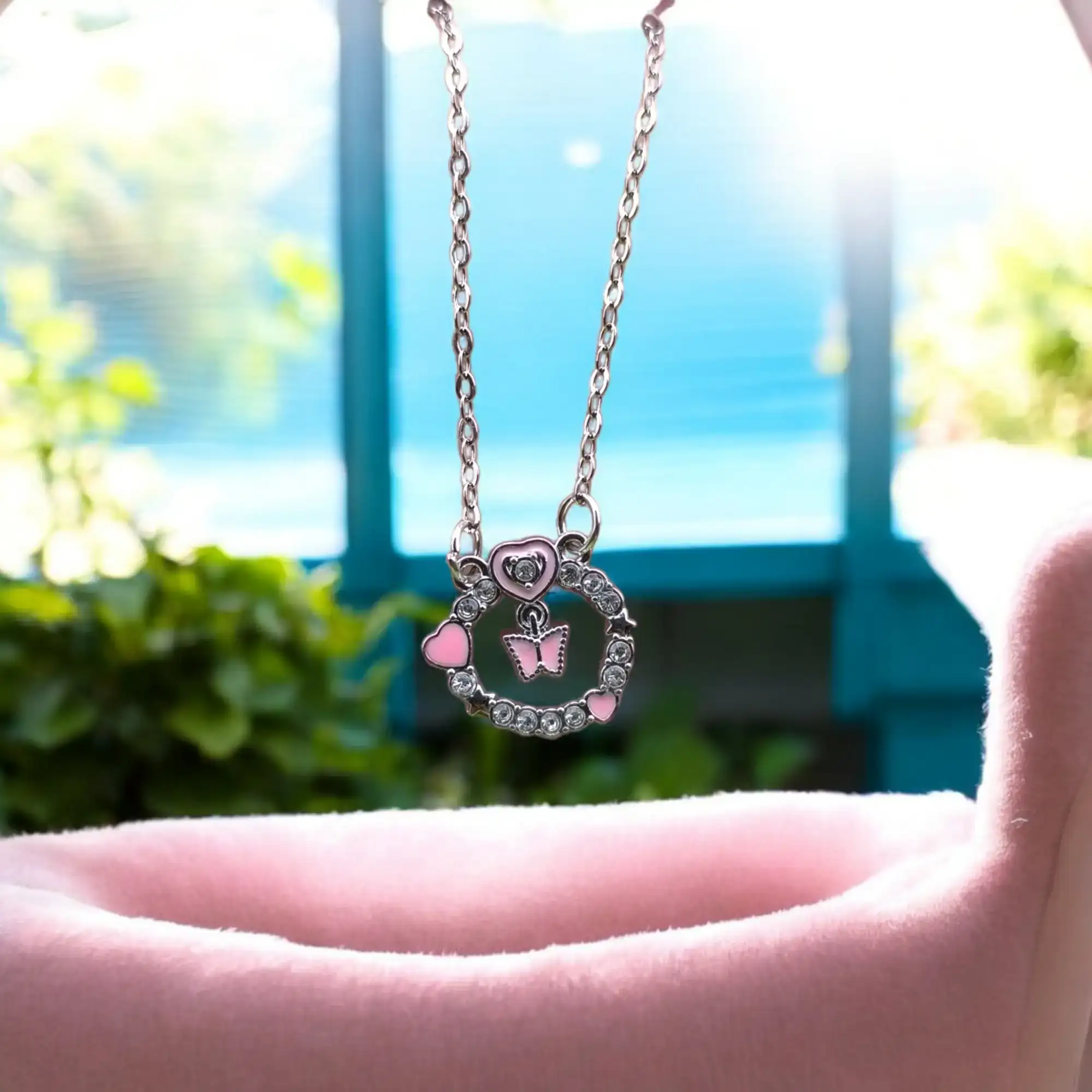 Círculo rosa con mariposa 2