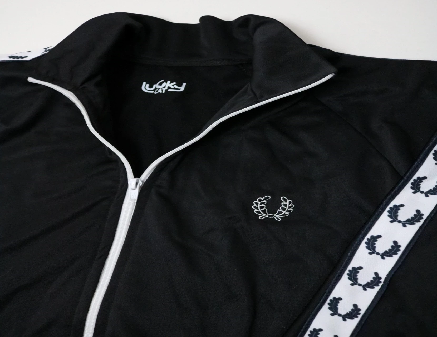 Chaqueta deportiva negra 