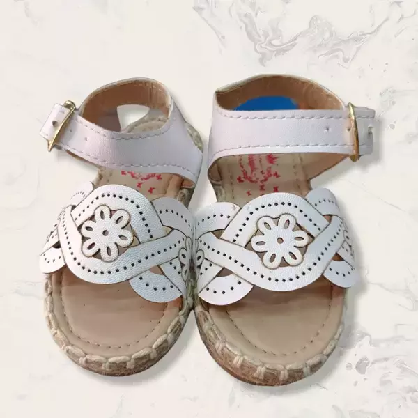 Huaraches para niña, color blanco.  2