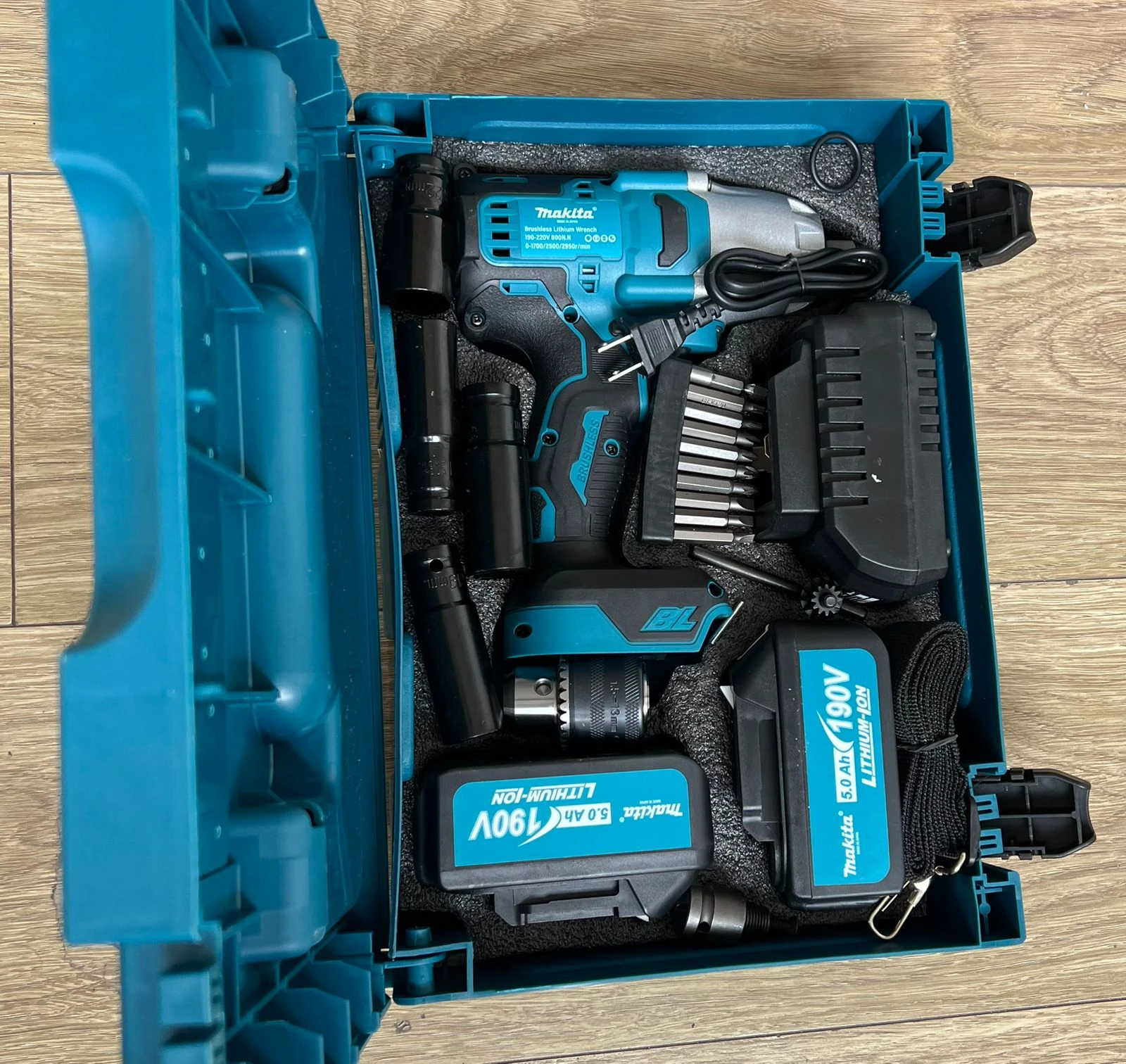 Llave impacto 190v con mandril makita 4
