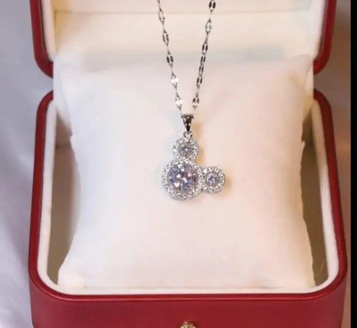 Dije con cadena mickey 