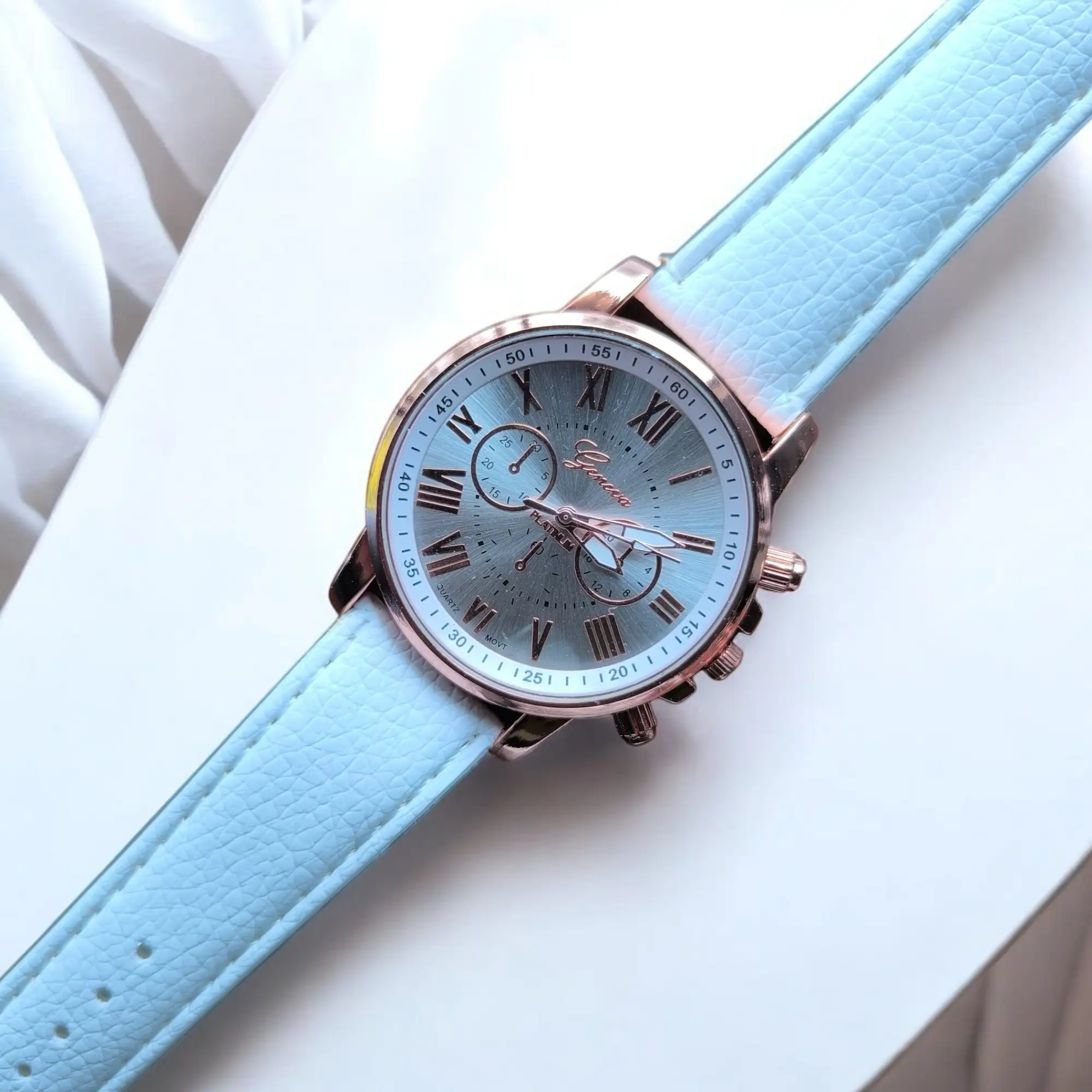 Reloj redondo blanco 2