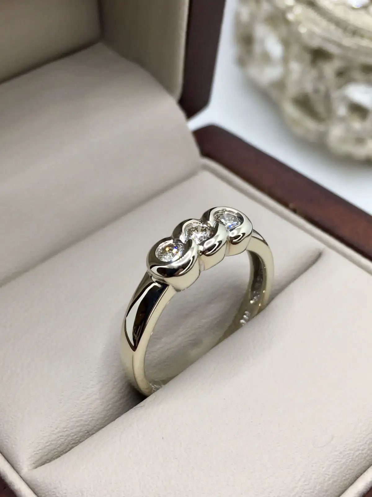 Anillo 3 piedras  2