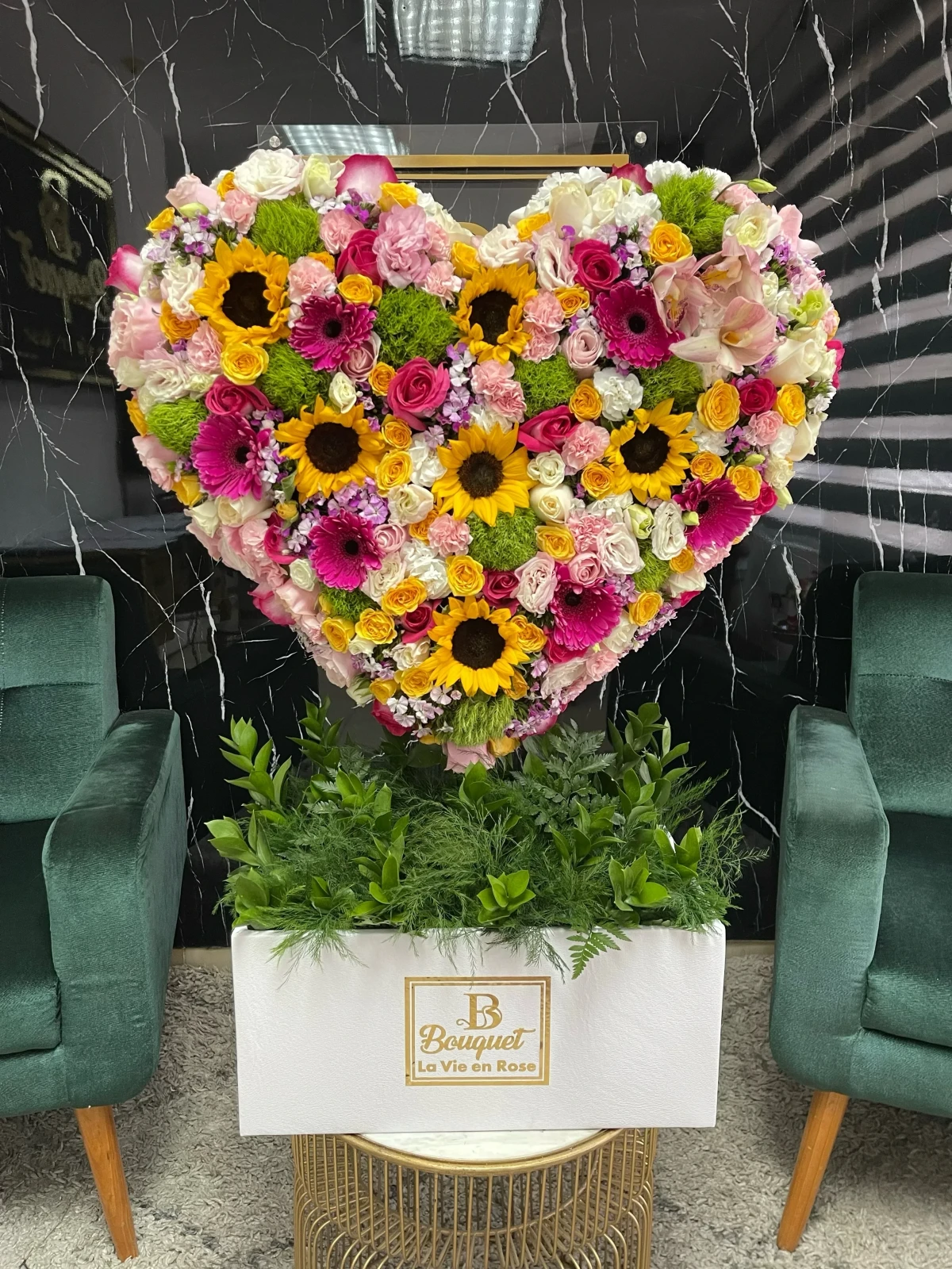 Corazon 3D de flores surtidas