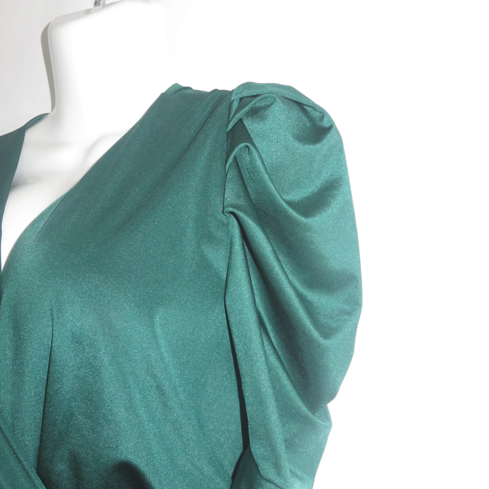 Blusa verde de satín 8