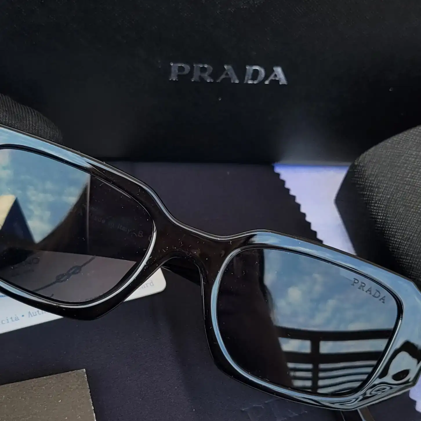 PRADA SUNGLASSES BlACK