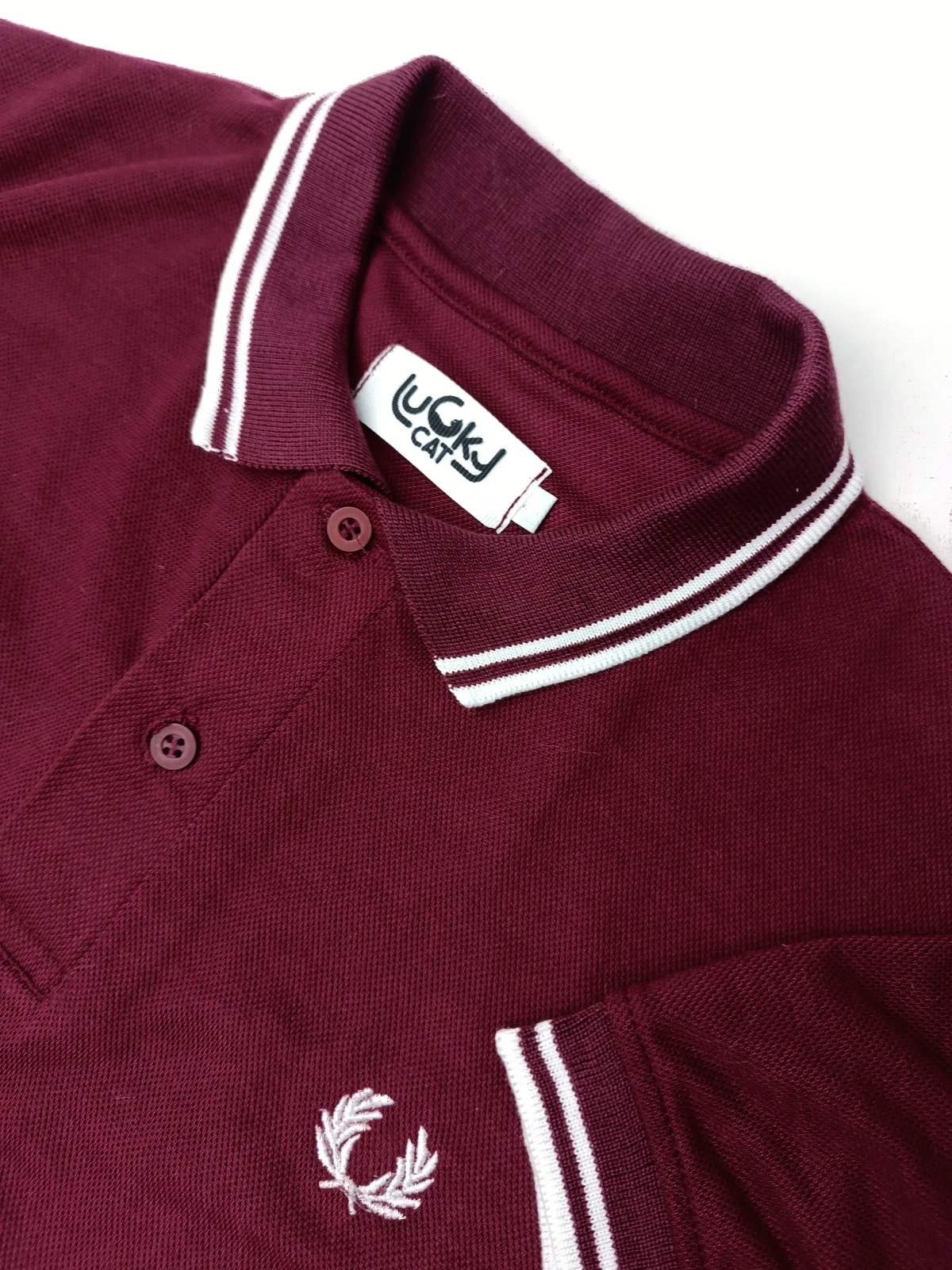 Camisa Polo vinotinto con blanco  2