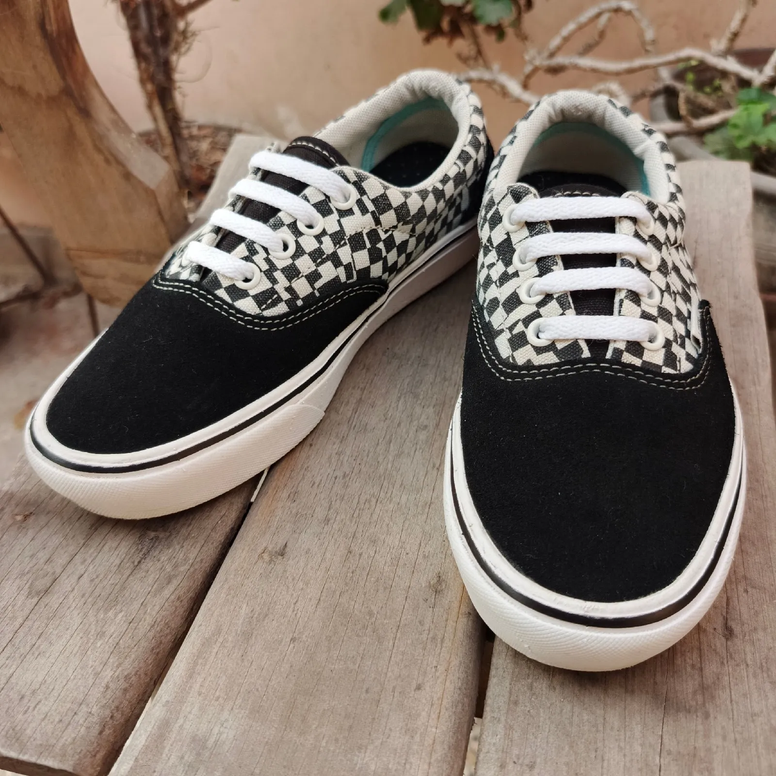 Vans 2