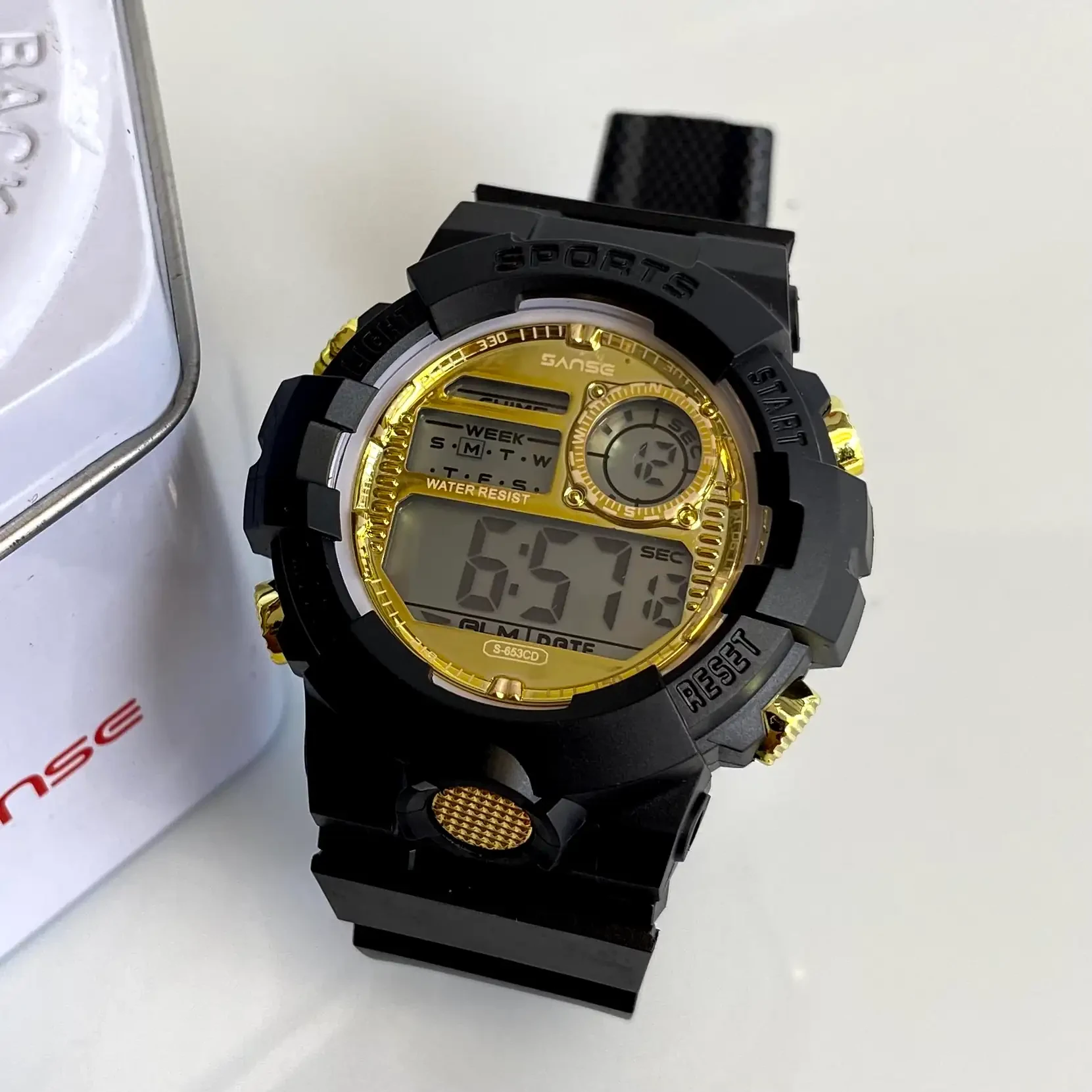 Reloj Deportivo Digital Sumergible Negro Dorado 4