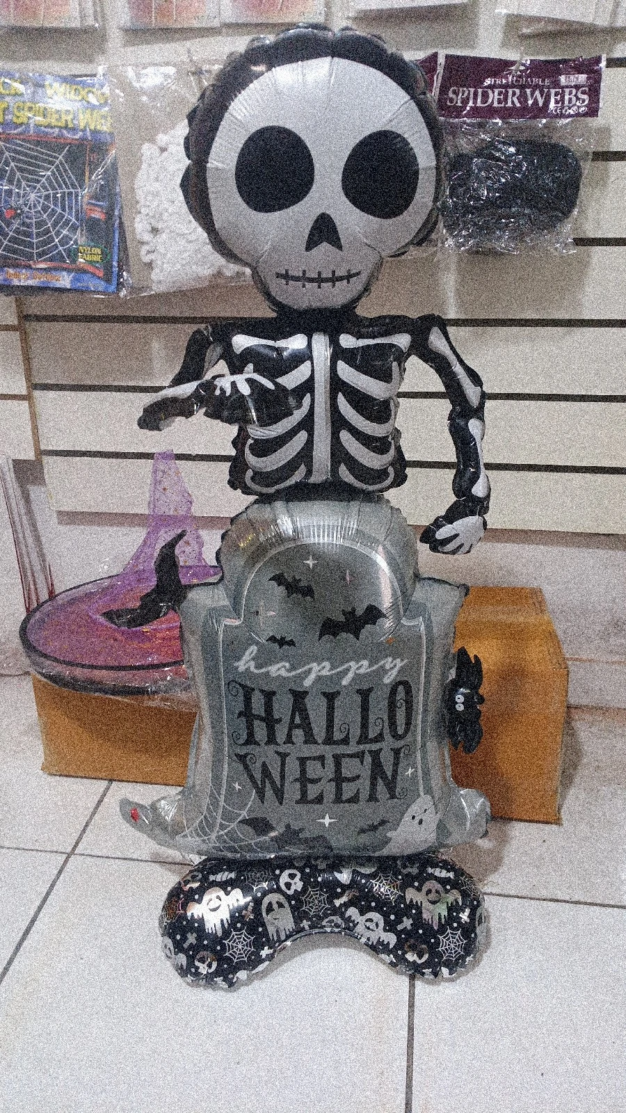Globo con base esqueleto tumba Hallowen 