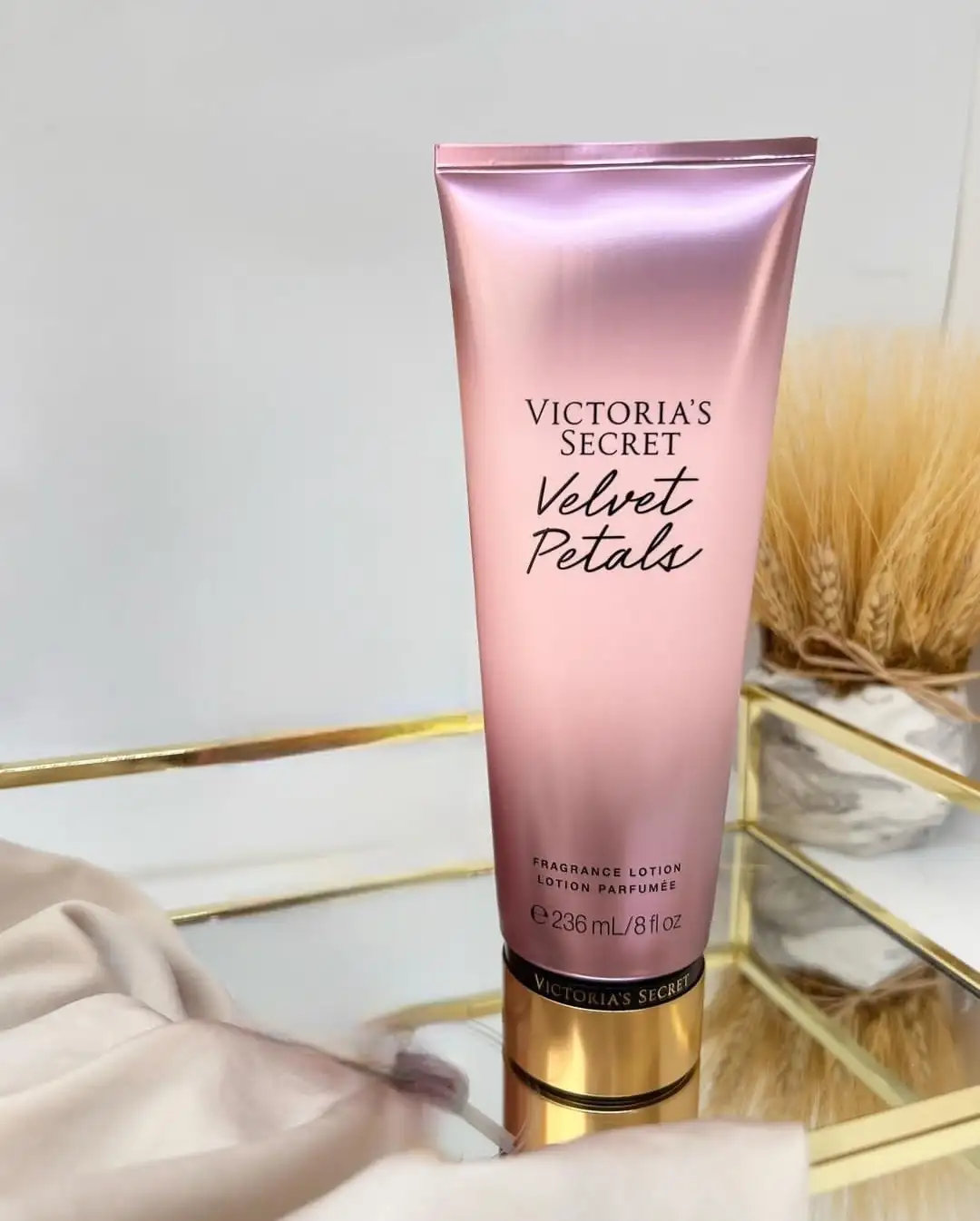 Crema velvet petals