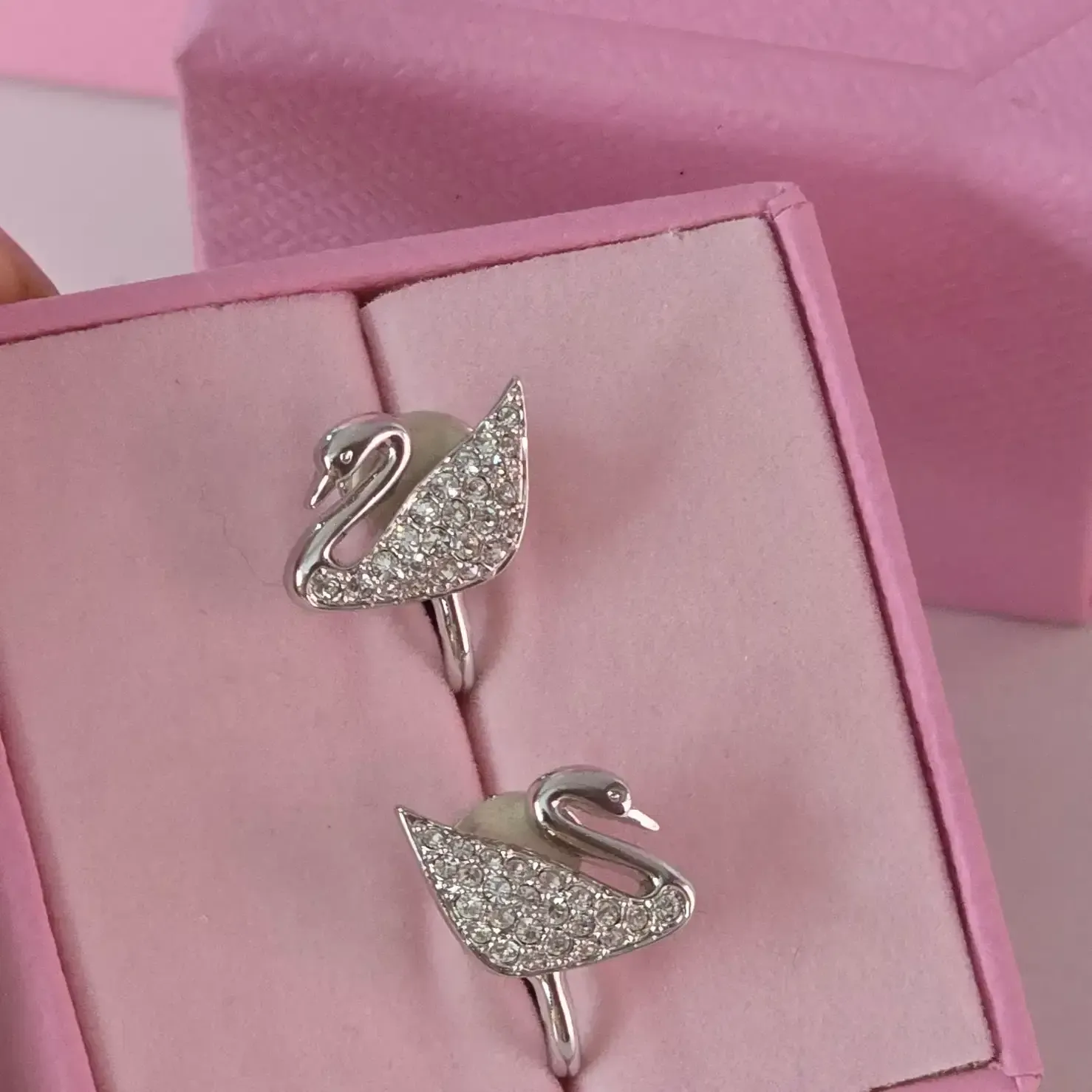 Aros Swarovski swan icon silver tone clips 4