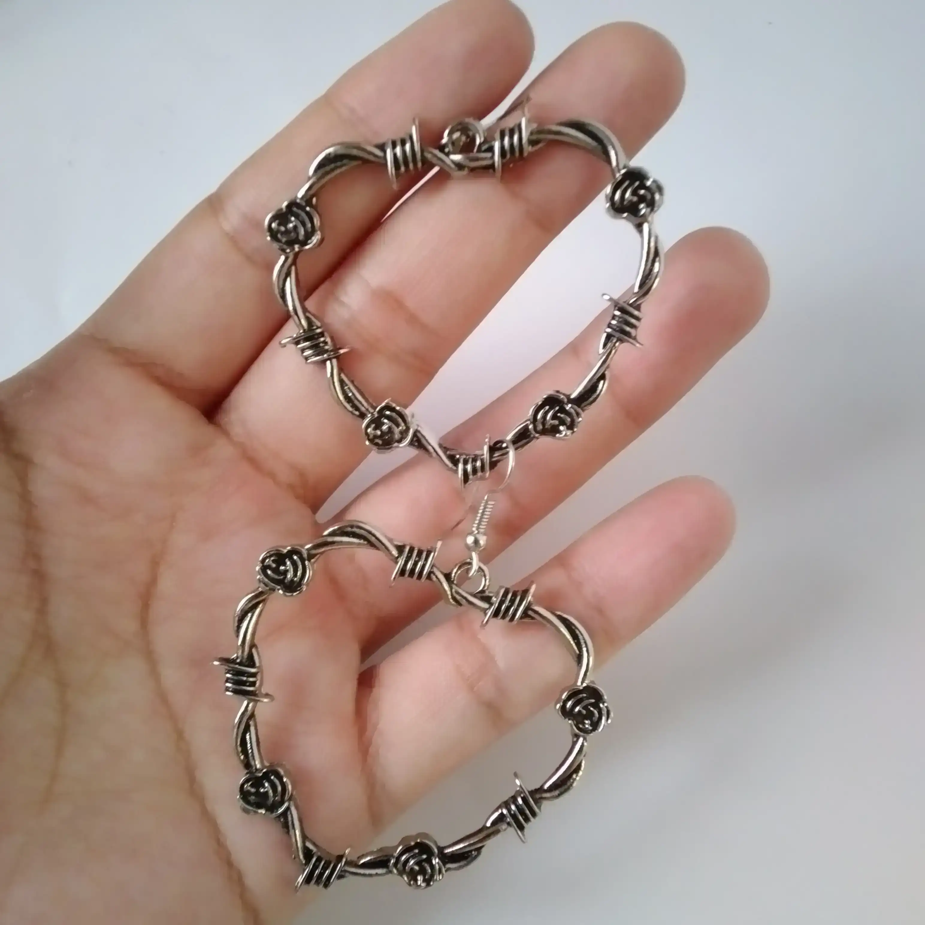 Aretes corazón, rosas y espinas  3