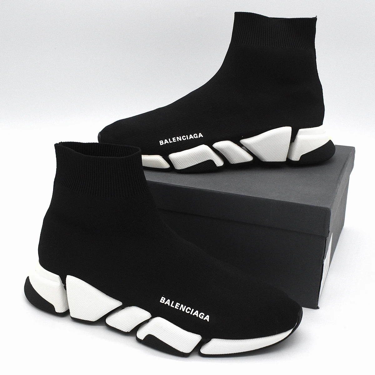 Balenciaga Speed 2.0 en blanco y negro 7
