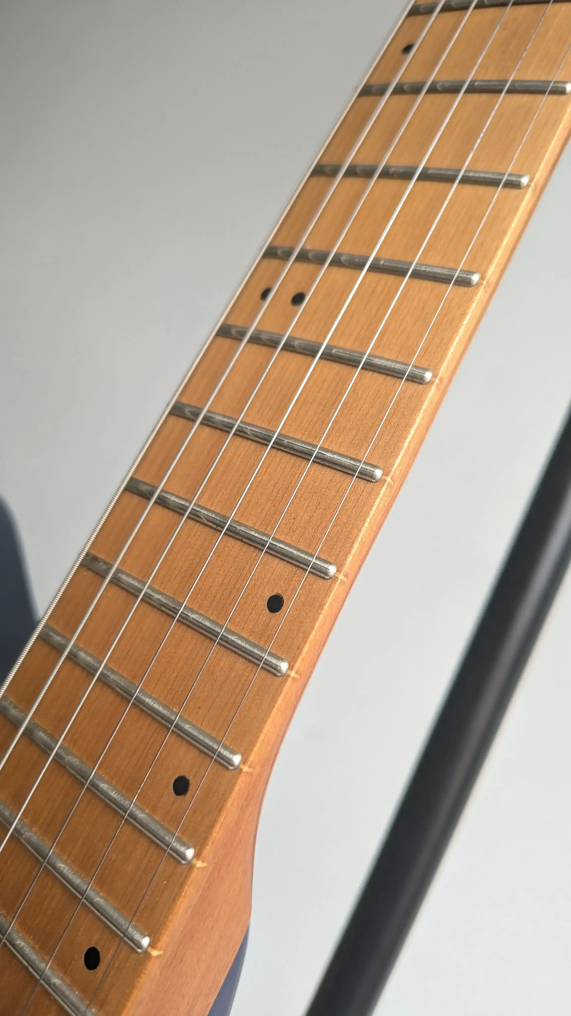 Guitarra Electrica HEADLESS TIERCEL Personalizada AZUL LAGUNA  4