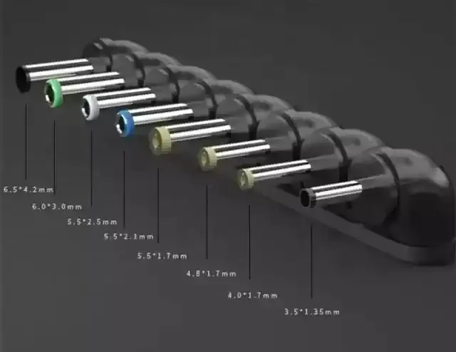 ADAPTADOR UNIVERSAL PORTATIL 2