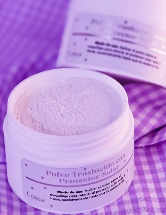 Polvo traslúcido con protector solar. Única