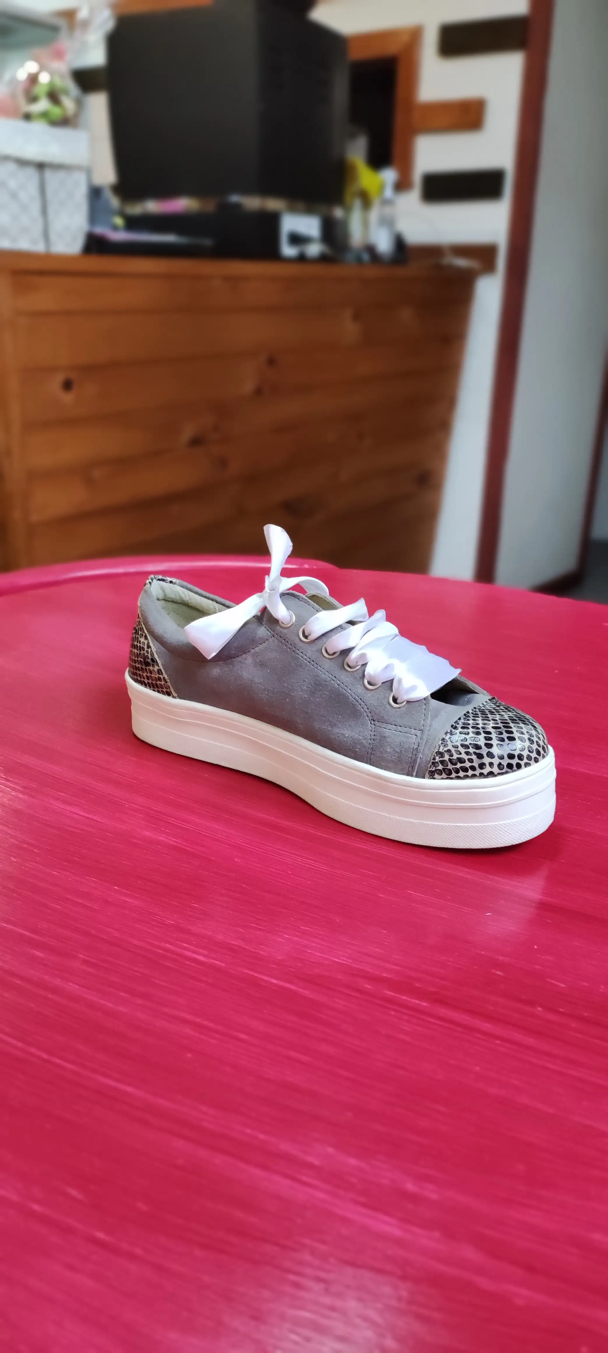 Zapatilla gris punta print