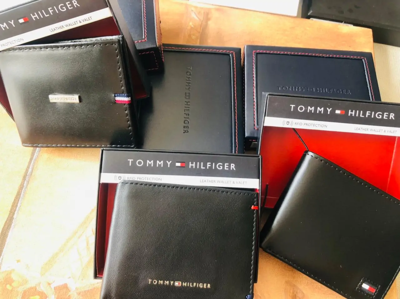 Billetera Tommy 