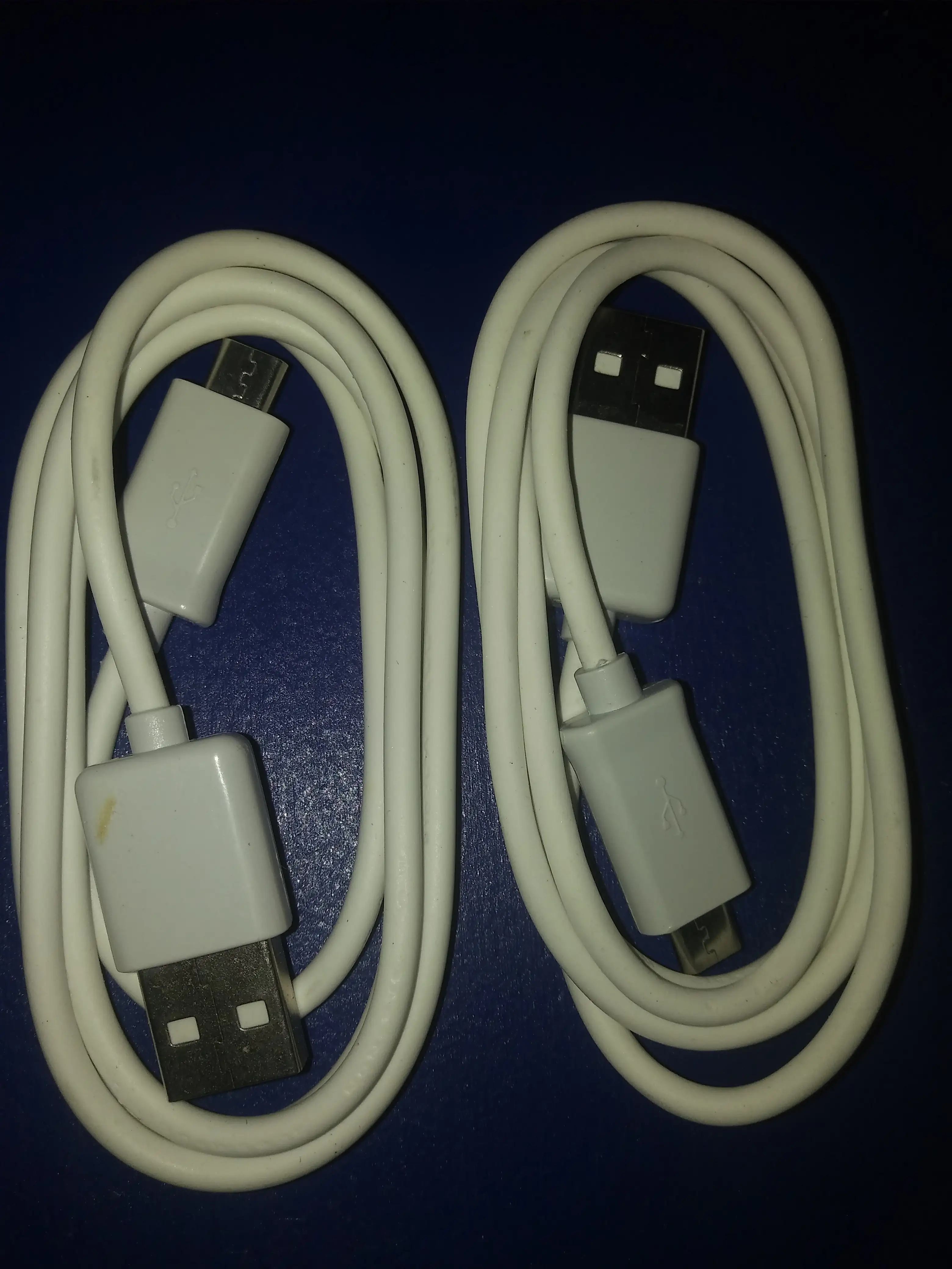 Cable micro usb V8 blanco carga rapida subte A
