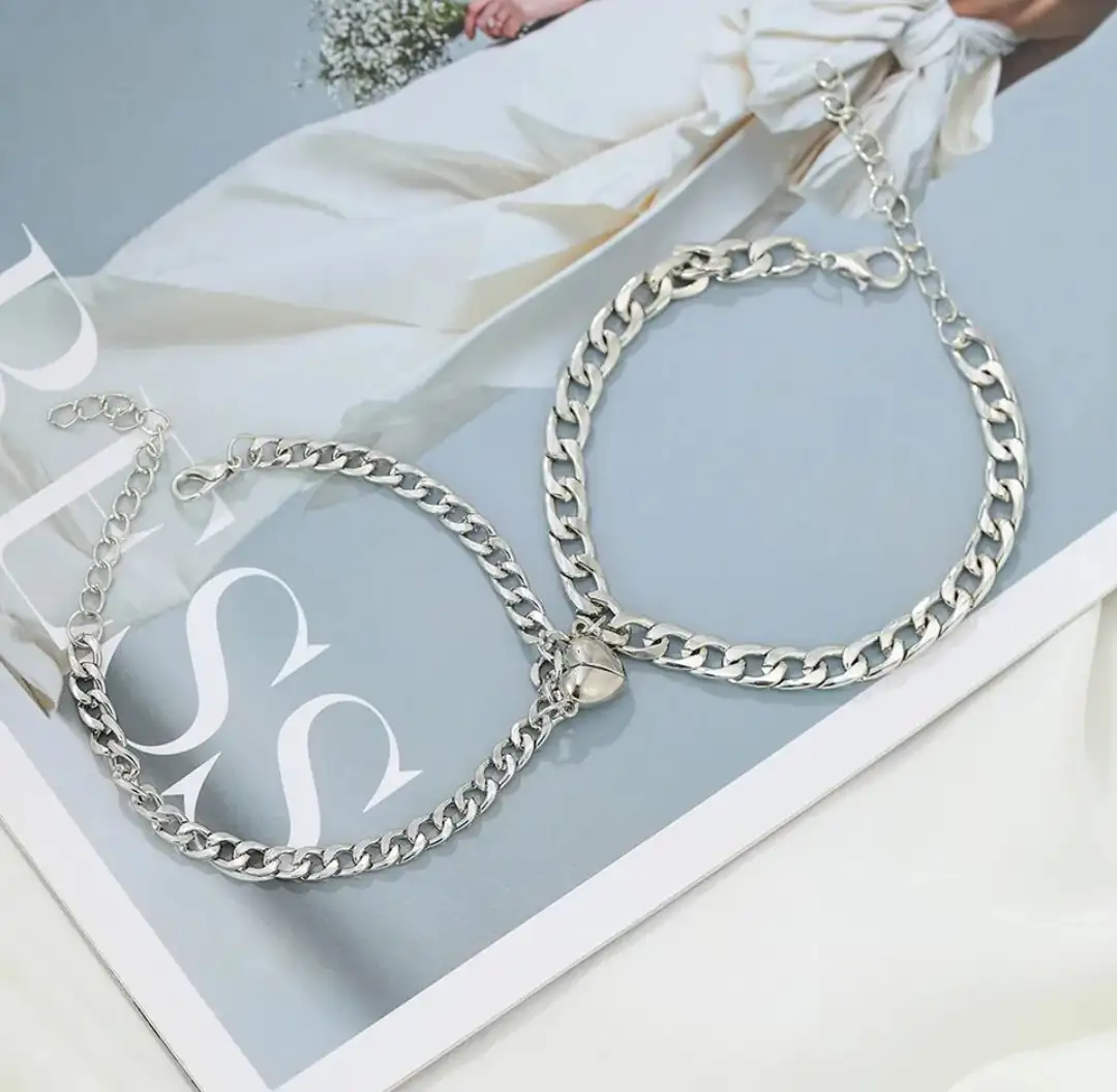 Reloj Pareja + Pulseras Corazón  3