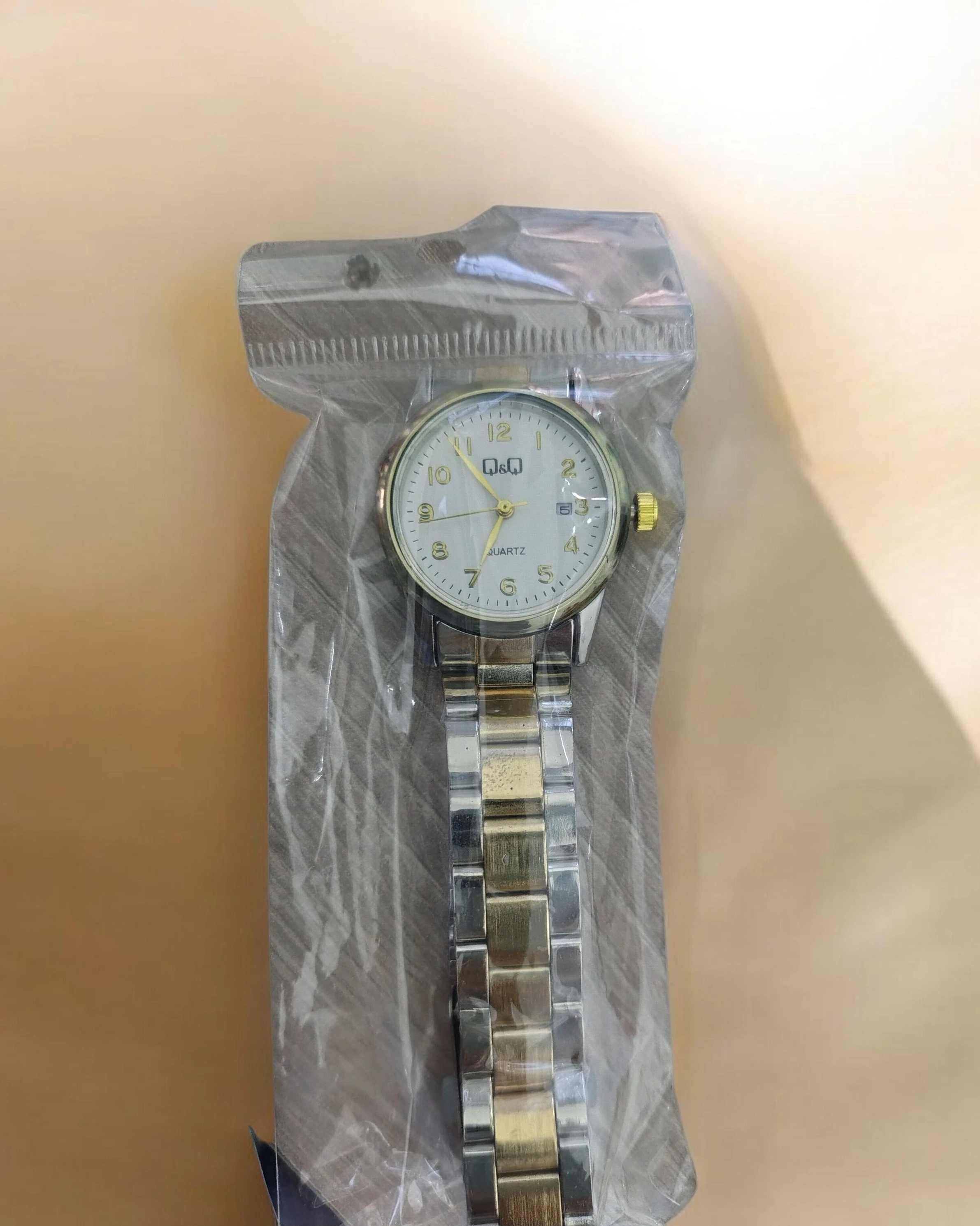 RELOJ PLATEADO CON DORADO PARA DAMA