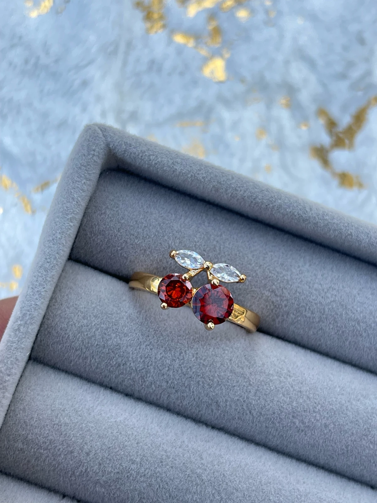 Anillo ajustable cerecitas.