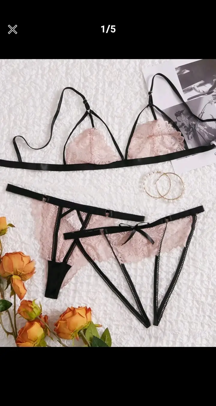 Lencería de encaje floral transparente. 