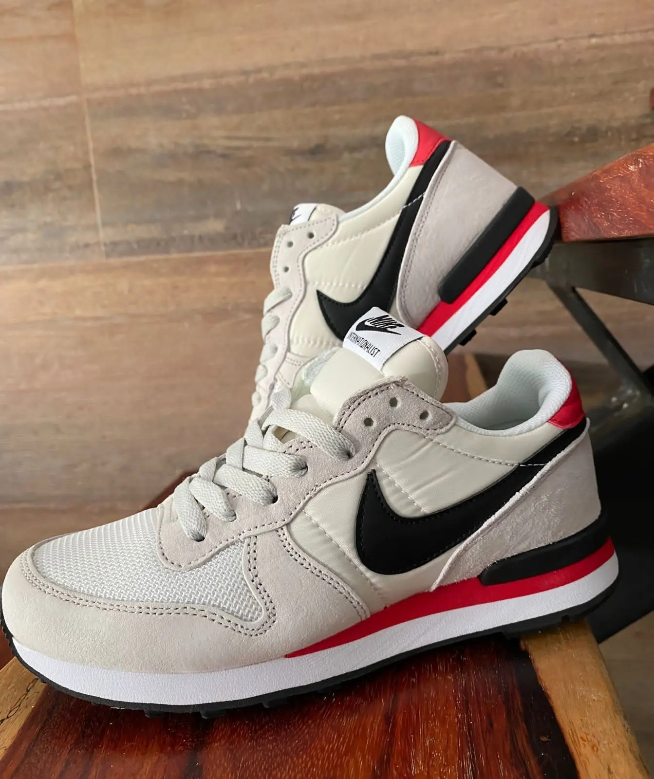 NIKE INTERNATIONAL DAMA  4
