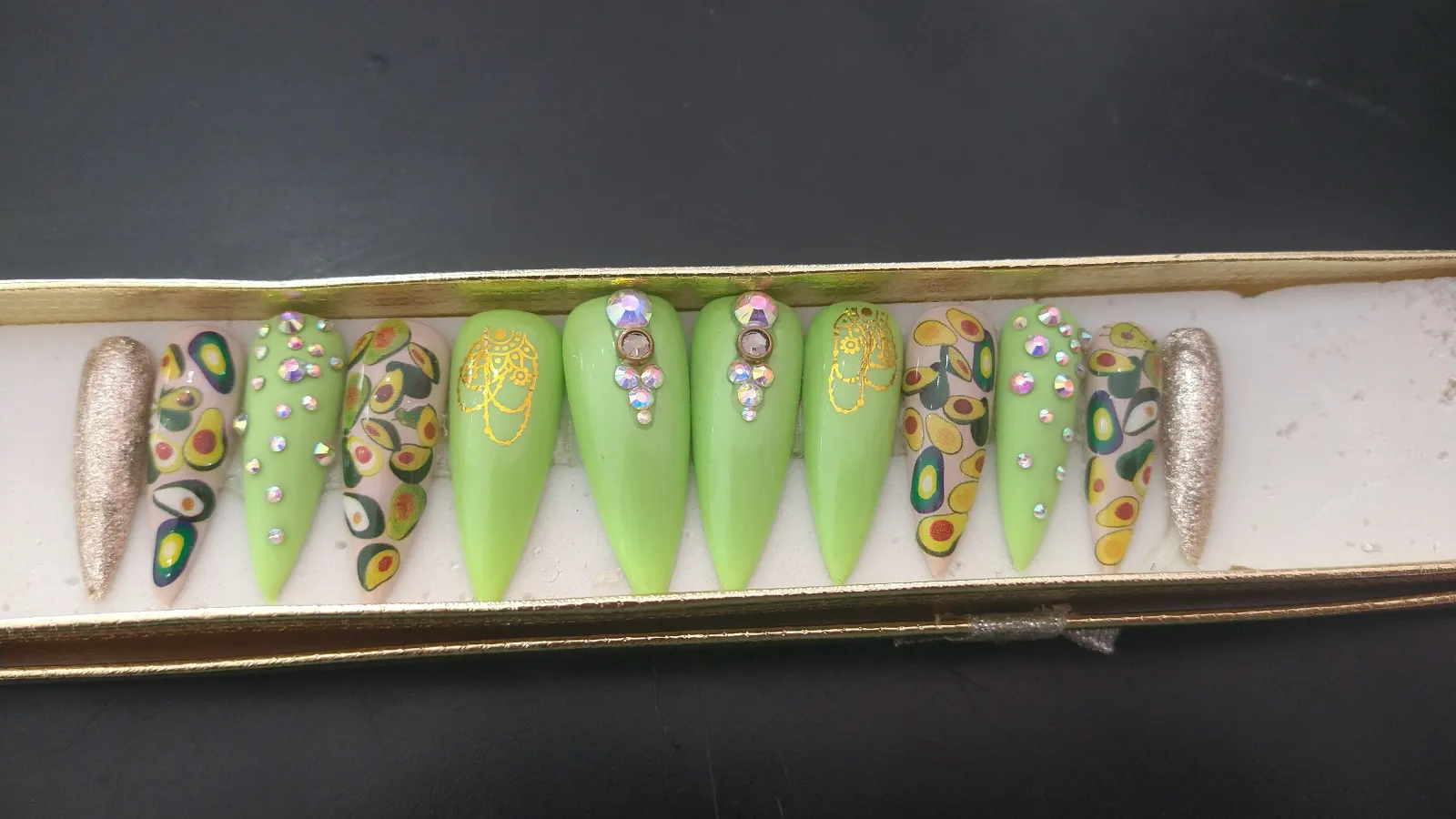 Uñas aguacate