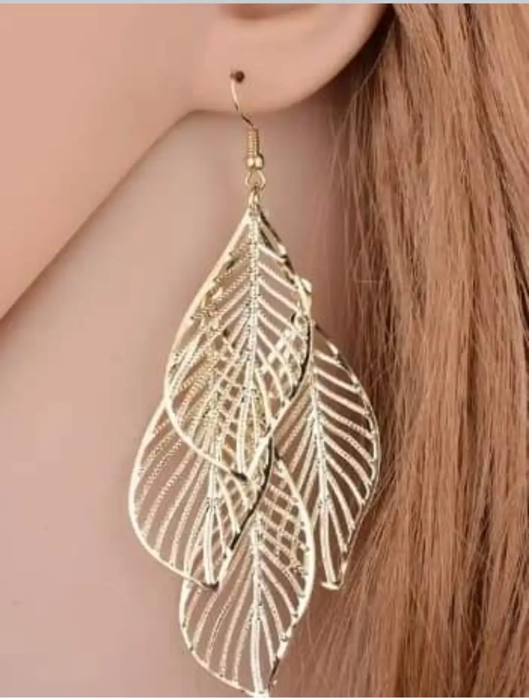 Aretes de hoja dorada 