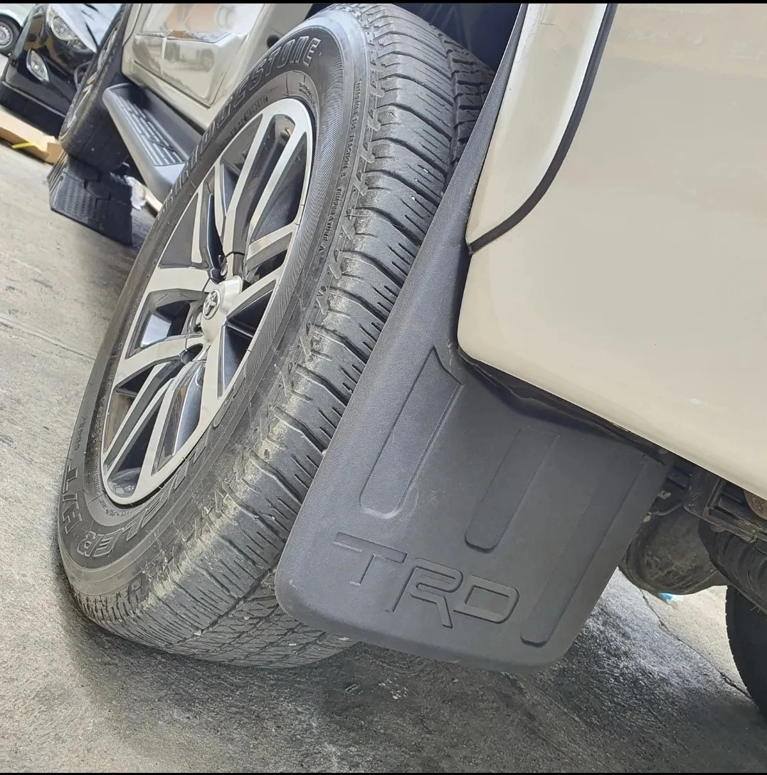 CHAPALETAS TRD TOYOTA HILUX 2016-2020  2