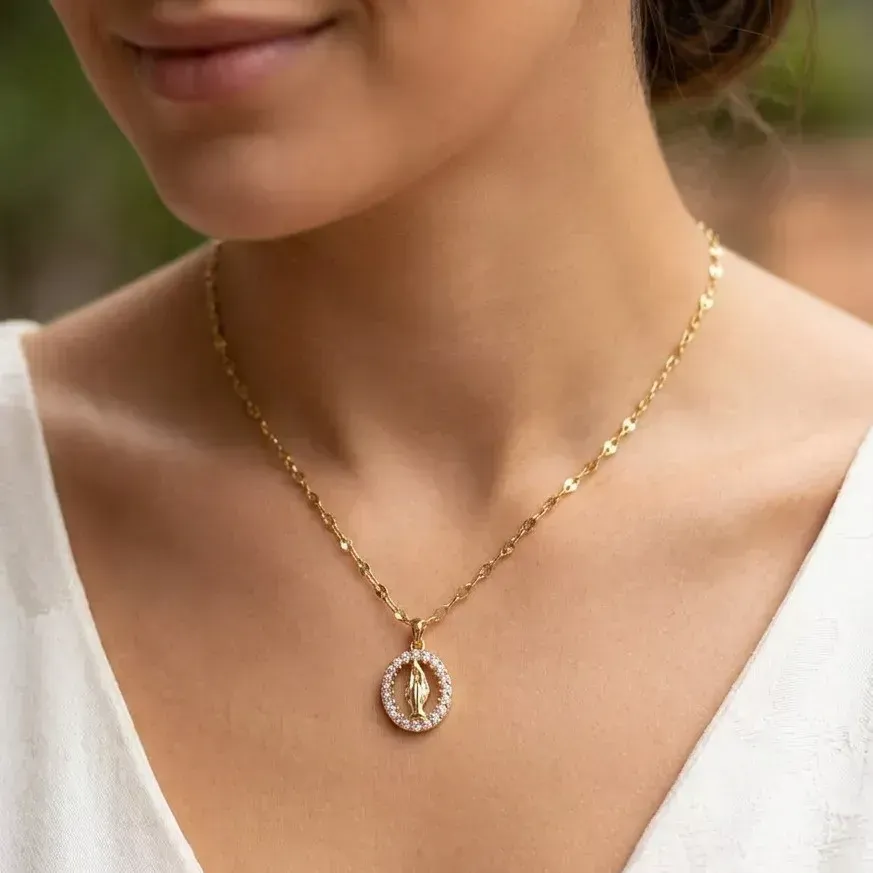Cadena Y Dije En Acero Con Piedra Circon De Virgen Pequeña Blanca 3