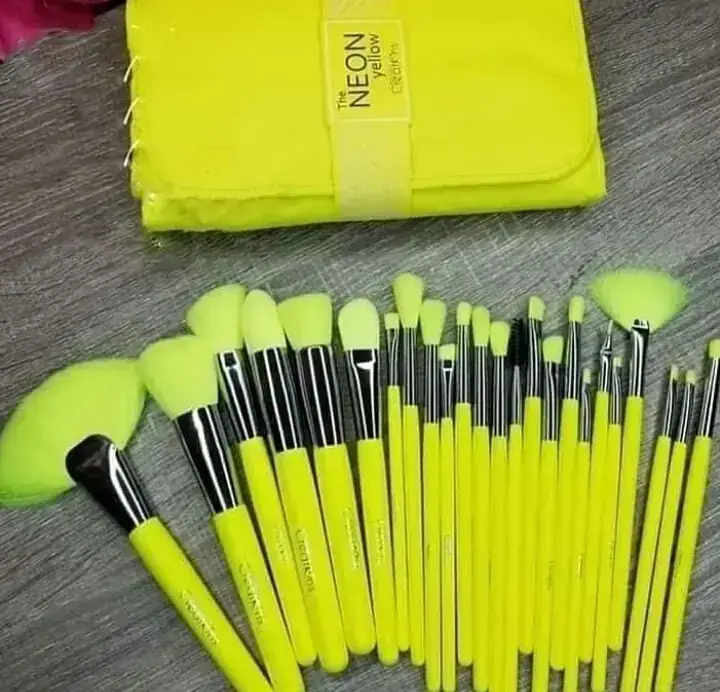 SET DE BROCHAS  AMARILLO NEÓN 2