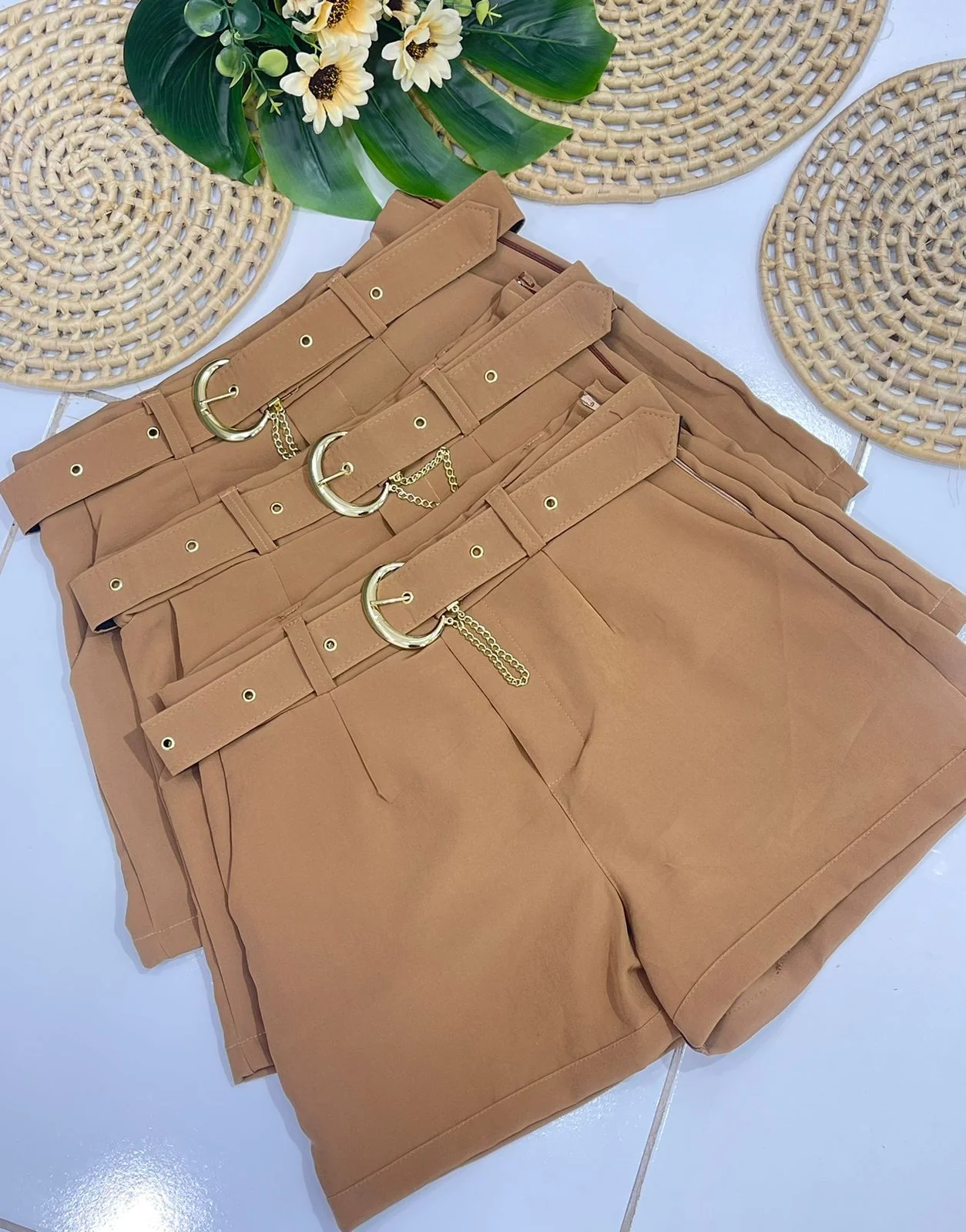 SHORT ALFAITARIA COM CINTO DE LUXO