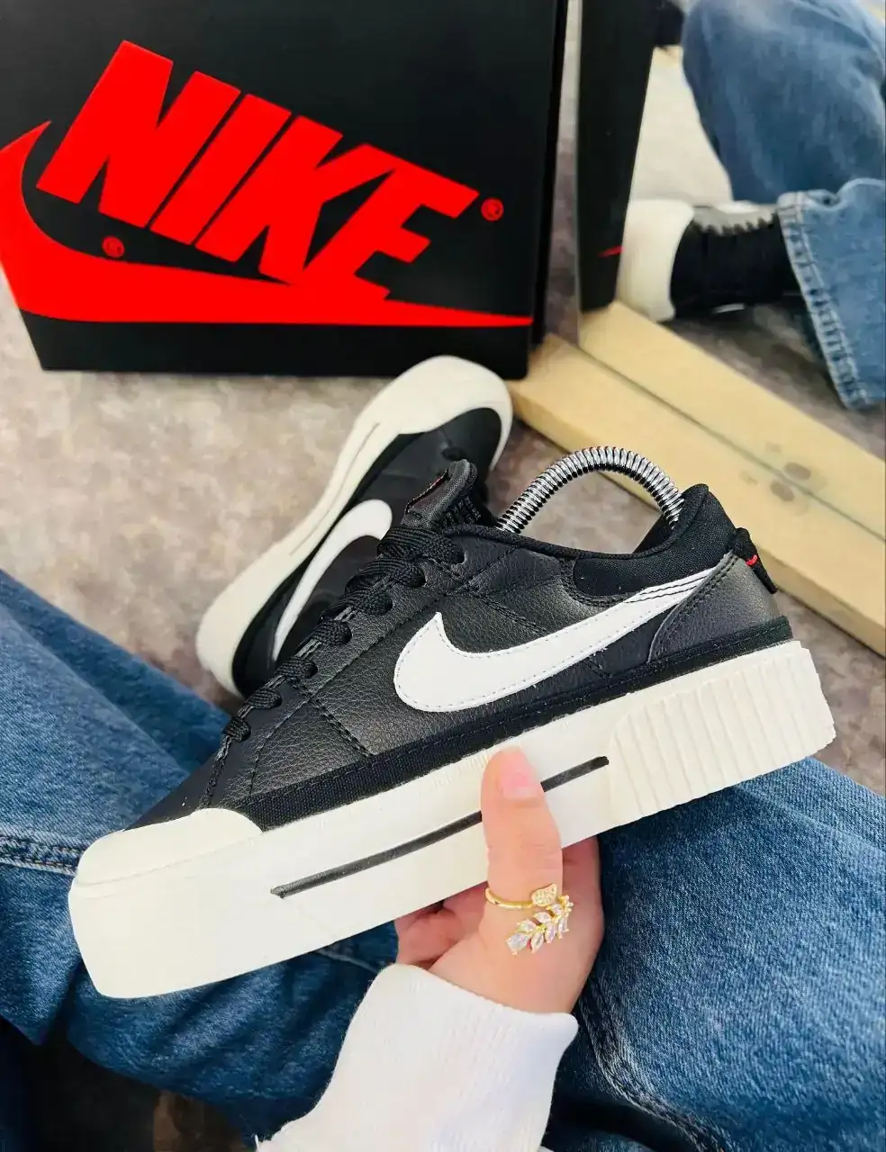 NIKE LEGACY R2  3